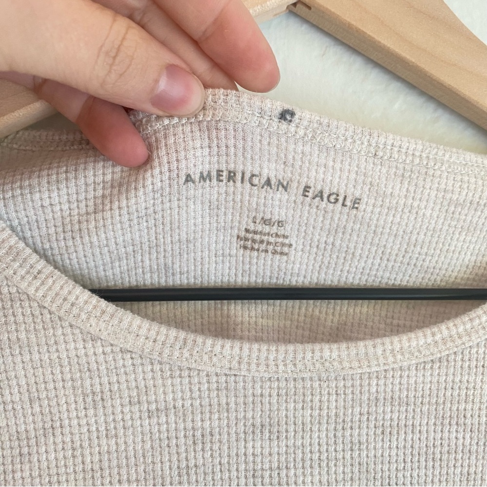 American Eagle Outfitters Cream‎ Crop Fitted T-Shirt - Picture 4 of 6